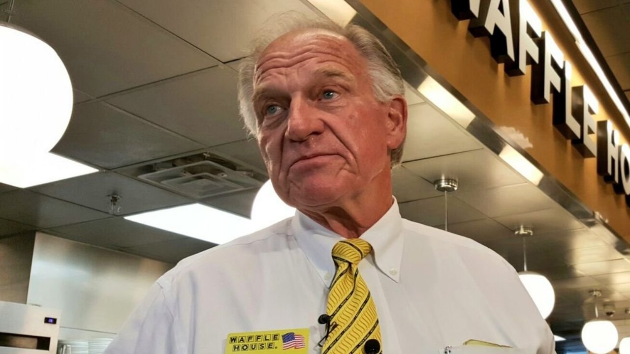 Joe Rogers Jr Chairman Of Waffle House Becomes A Billionaire Story Of Success Entrepreneur 9332