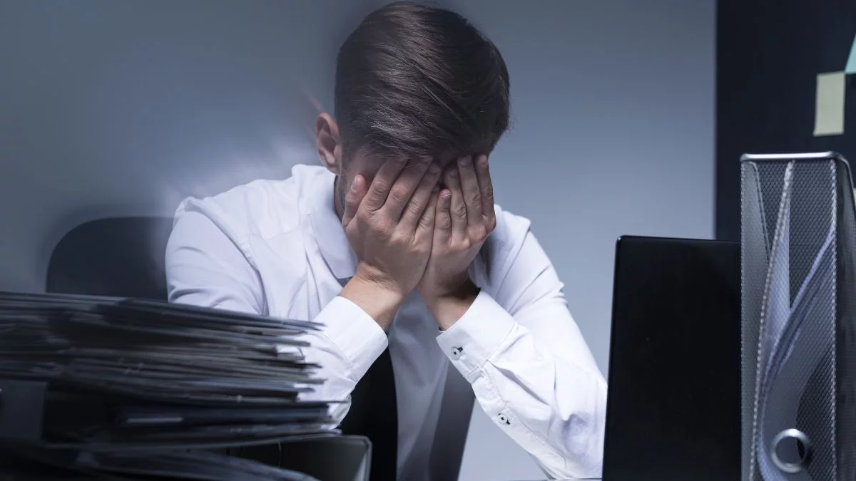 Discover the top 10 mistakes entrepreneurs must avoid when starting a business. Gain valuable insights to increase your chances of success and build a thriving venture. Learn about market research, strategic planning, financial management, marketing and branding, customer feedback, competitive analysis, networking, time management, hiring the right team, and continuous learning.